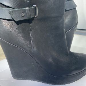 Blk wedge